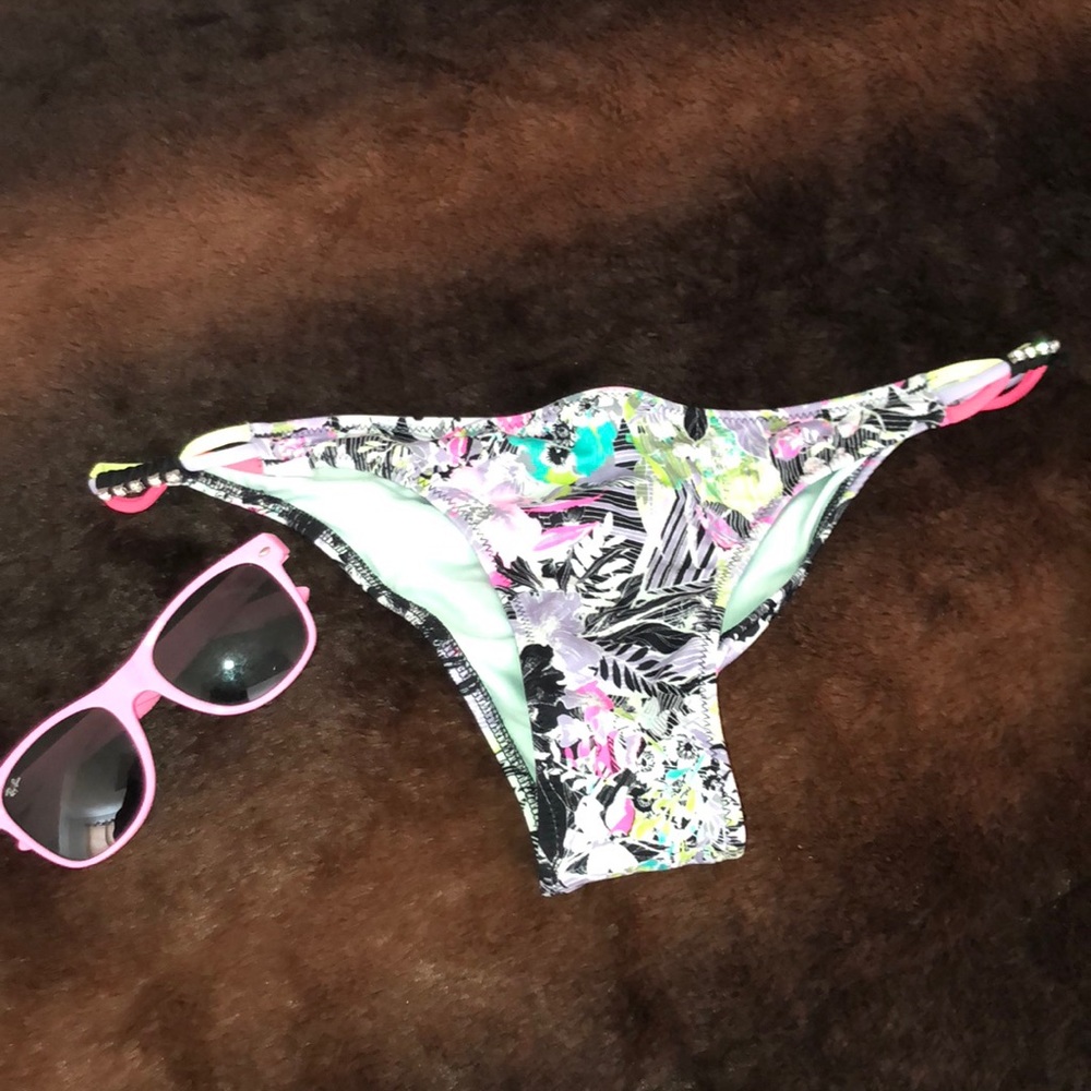 VS Cheeky bikini bottom